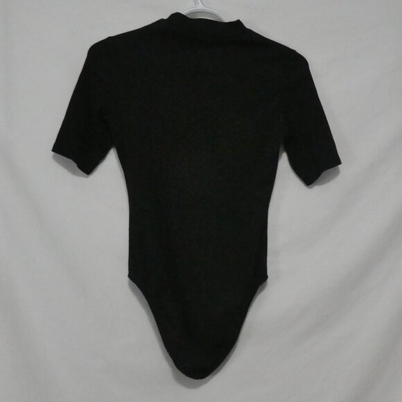 H&M - Divided | small | Black Textured Striped Short Sleeve Bodysuit - Picture 2 of 14